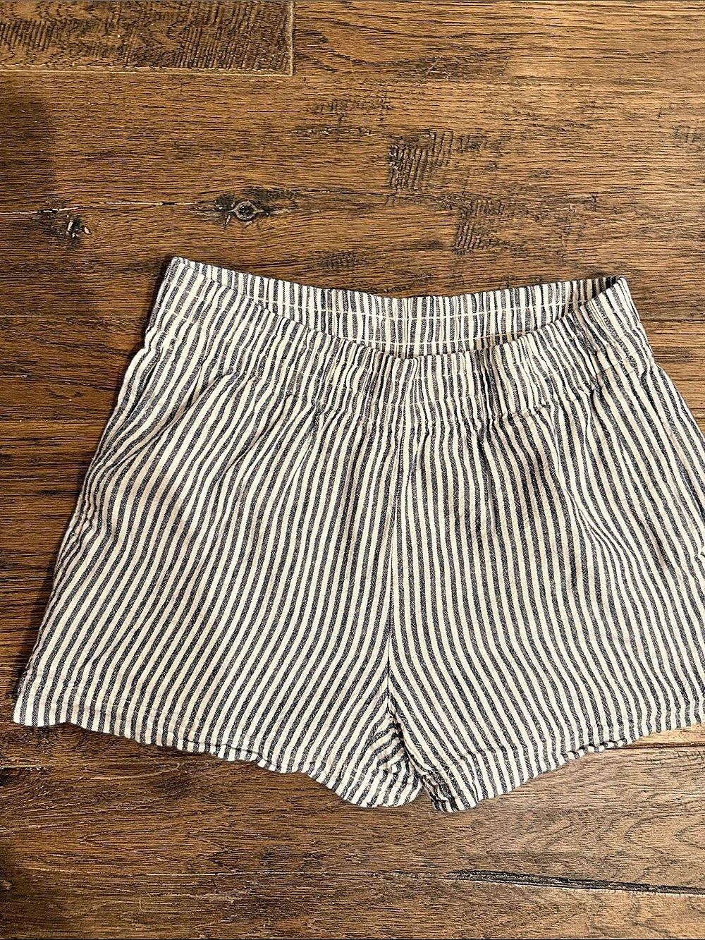 Old Navy Striped High-Waist Shorts in Blue & Cream Size Medium Like й